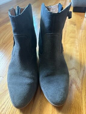 Sofft Women's Gray Suede Ankle Booties